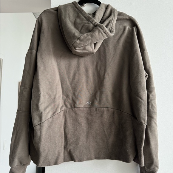 Two Alo sweatshirts (one green and one purple) barely worn and very comfortable - Picture 4 of 4